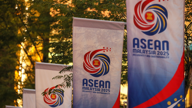 Premier_Li_Qiang_Unveils_Bold_Vision_at_ASEAN_China_GCC_Summit