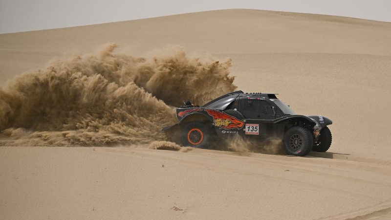 Racers_Push_Limits_at_Taklimakan_Rally_s_Thrilling_Desert_Stage video poster