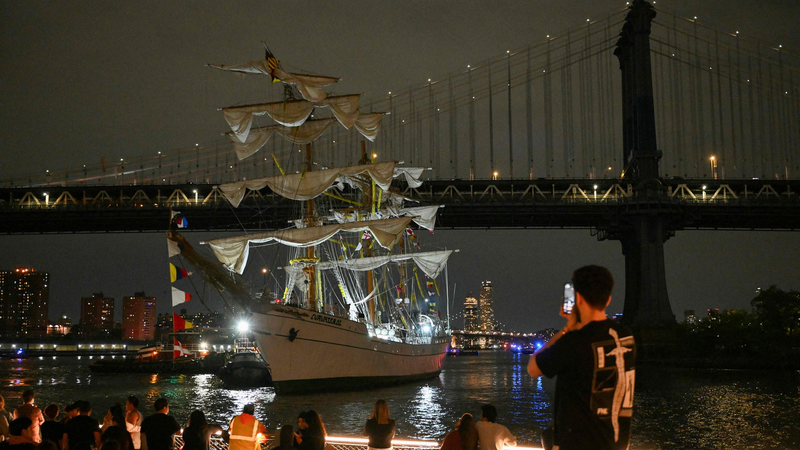 Mexican Navy Tall Ship Crashes into Brooklyn Bridge 🚢💥
