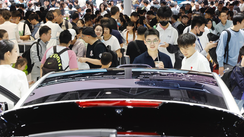 Shanghai Auto Expo Lights Up Labor Day Shanghai_Auto_Expo_Lights_Up_Labor_Day