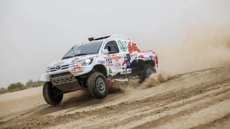 Taklimakan_Rally_Stage_4__Dust_Storms___Dazzling_Wins__poster - Namaste Headlines Taklimakan_Rally_Stage_4__Dust_Storms___Dazzling_Wins_ video poster
