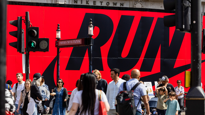 Tariff_Tensions_Shake_US_Giants__Apple___GM_Cost_Crunch - Namaste Headlines Tariff_Tensions_Shake_US_Giants__Apple___GM_Cost_Crunch