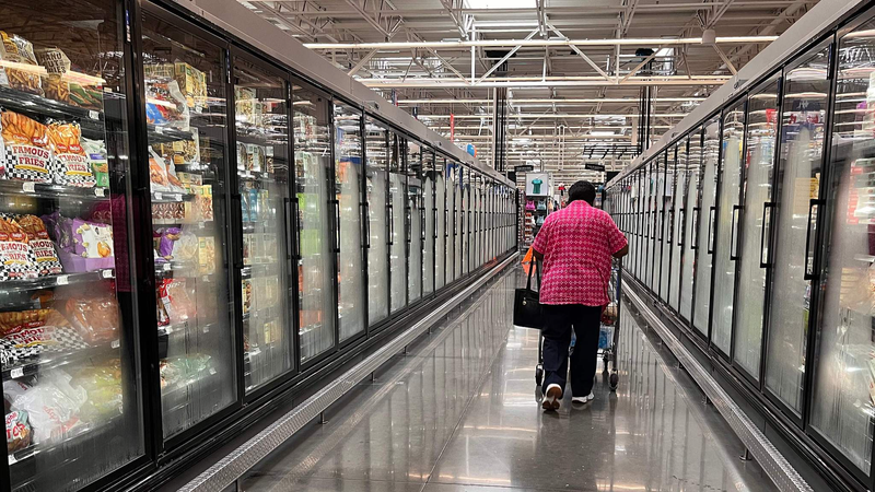Tariff Turbulence Squeezes US Retail Giants Tariff_Turbulence_Squeezes_US_Retail_Giants