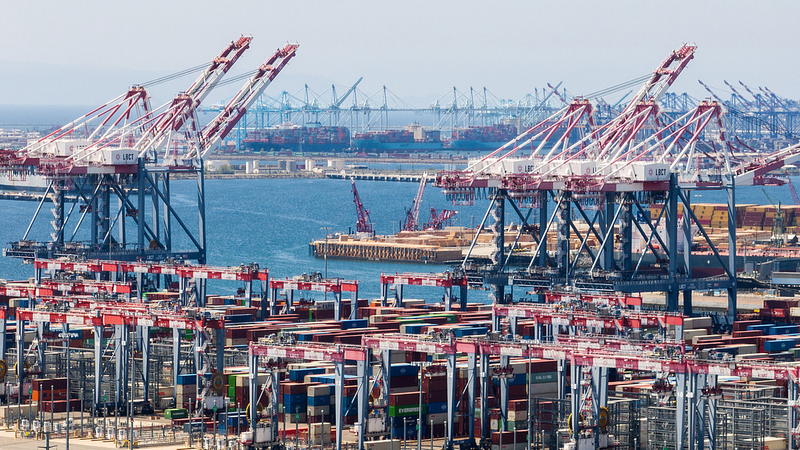 Tariff_Turbulence__U_S__Ports_Reeling_from_Cargo_Crisis