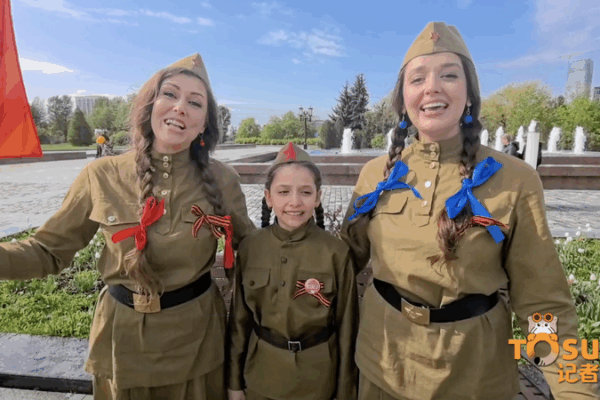 Three-Gen Family Honors WWII with “Katyusha” in Moscow Three_Gen_Family_Honors_WWII_with__Katyusha__in_Moscow video poster