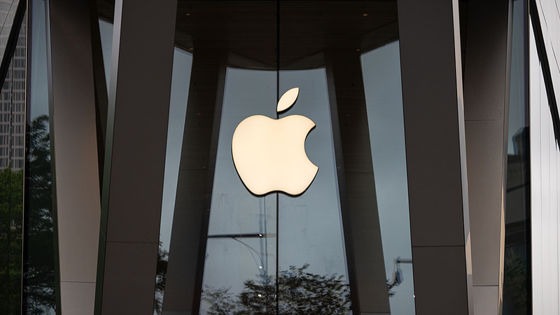 Trump_Threatens_Tariffs_on_Global_Smartphones - Namaste Headlines Trump_Threatens_Tariffs_on_Global_Smartphones