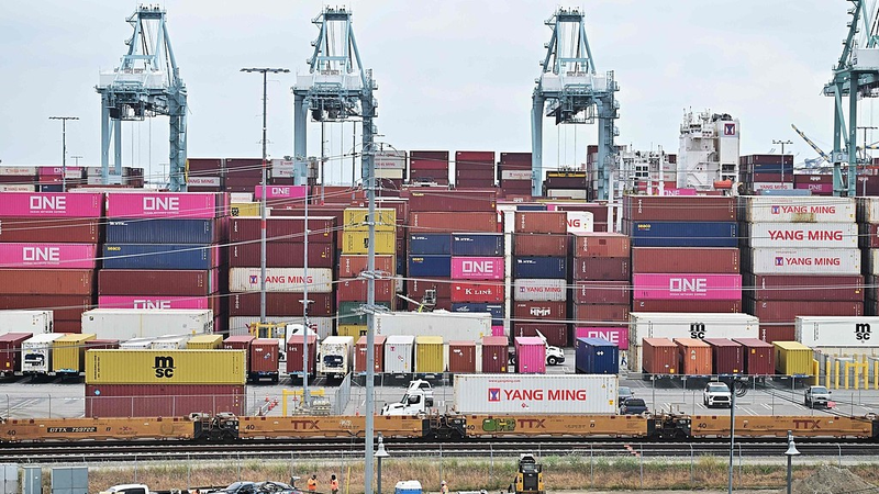 US_Urgently_Seeks_Talks_with_China_Amid_Tariff_Market_Turmoil video poster