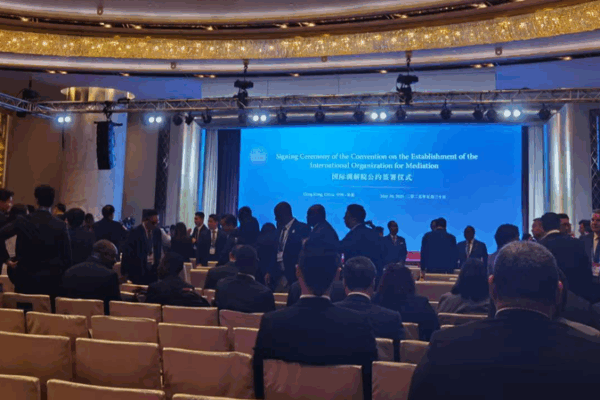 Wang Yi Signs Global Mediation Convention in Hong Kong Wang_Yi_Signs_Global_Mediation_Convention_in_Hong_Kong