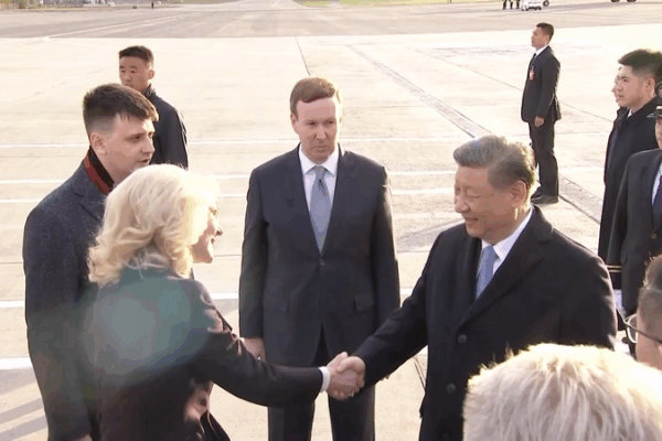 Xi Jinping Arrives in Moscow: 80th Anniversary Visit Xi_Jinping_Arrives_in_Moscow__80th_Anniversary_Visit video poster