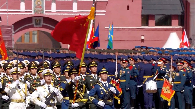 Xi_Salutes_PLA_Honor_Guard_at_Moscow_Victory_Parade video poster