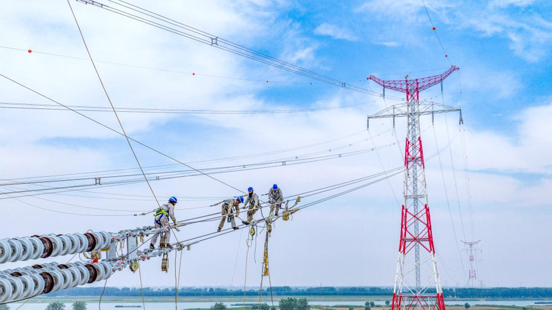 500 kV Transmission Marvel: Huaihe River Crossing Complete 500_kV_Transmission_Marvel__Huaihe_River_Crossing_Complete