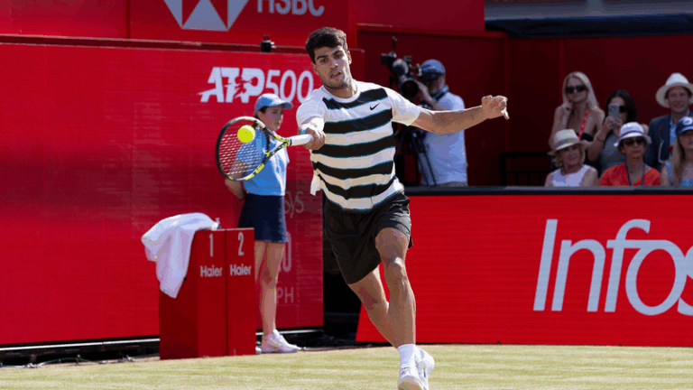 Alcaraz_Overcomes_Walton_s_Late_Fight_at_Queen_s_Club_