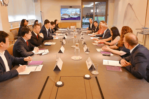 CMG President Meets FEI Boss Ingmar De Vos in Lausanne CMG_President_Meets_FEI_Boss_Ingmar_De_Vos_in_Lausanne