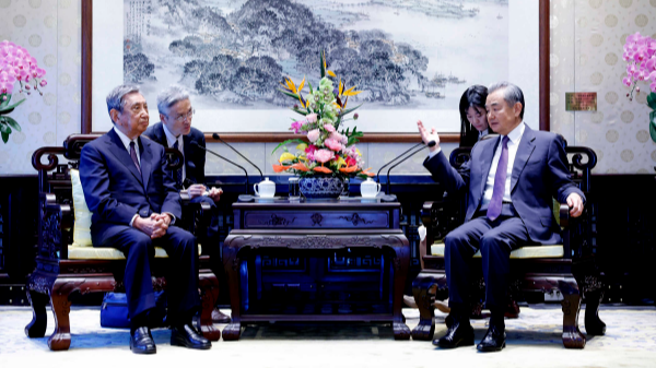 China Diplomat Meets Japanese Trade Leader on History & Future China_Diplomat_Meets_Japanese_Trade_Leader_on_History___Future
