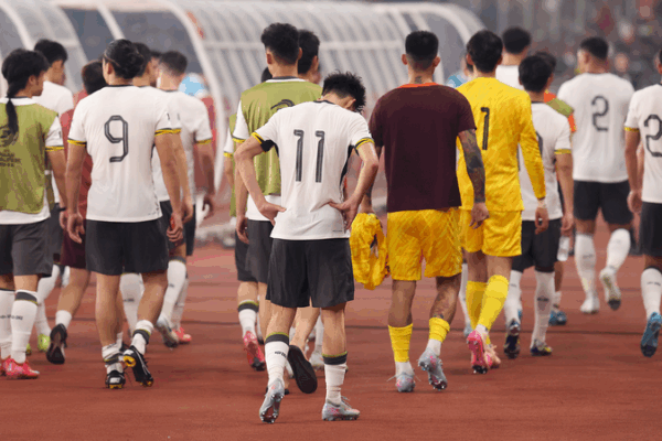 China’s Hopes Dashed: 1-0 Loss to Indonesia Ends World Cup Dream China_s_Hopes_Dashed__1_0_Loss_to_Indonesia_Ends_World_Cup_Dream