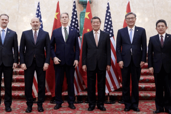 He Lifeng Urges Equal Dialogue in China-U.S. Trade Talks He_Lifeng_Urges_Equal_Dialogue_in_China_U_S__Trade_Talks