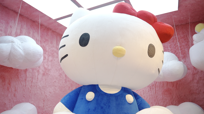 Hello_Kitty_Lights_Up_Beijing_in_Dazzling_Light_Art_Exhibit_ video poster