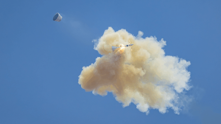 China’s Zero-Altitude Test Rockets Lunar Dreams