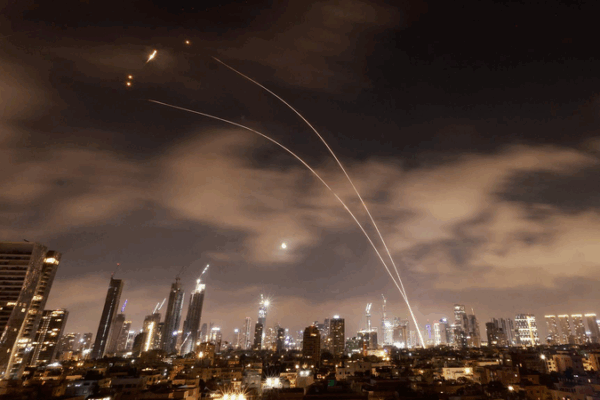 Iran Warns: Firm Response if U.S. Joins Israel Airstrikes Iran_Warns__Firm_Response_if_U_S__Joins_Israel_Airstrikes