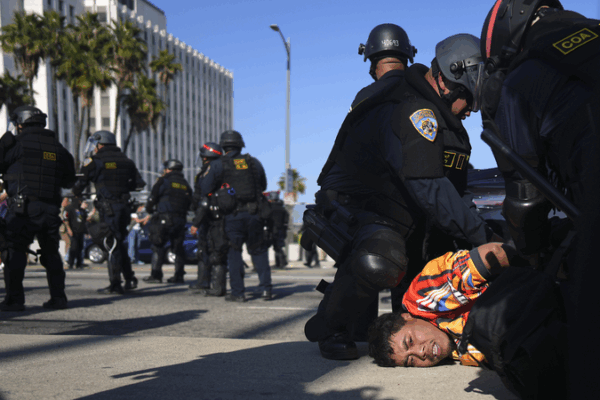 LA Curfew Crackdown: 25 Arrests Amid Trump Immigration Protests LA_Curfew_Crackdown__25_Arrests_Amid_Trump_Immigration_Protests