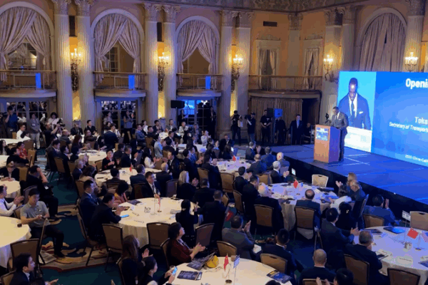 LA Forum Sparks Better Business Ties LA_Forum_Sparks_Better_Business_Ties video poster