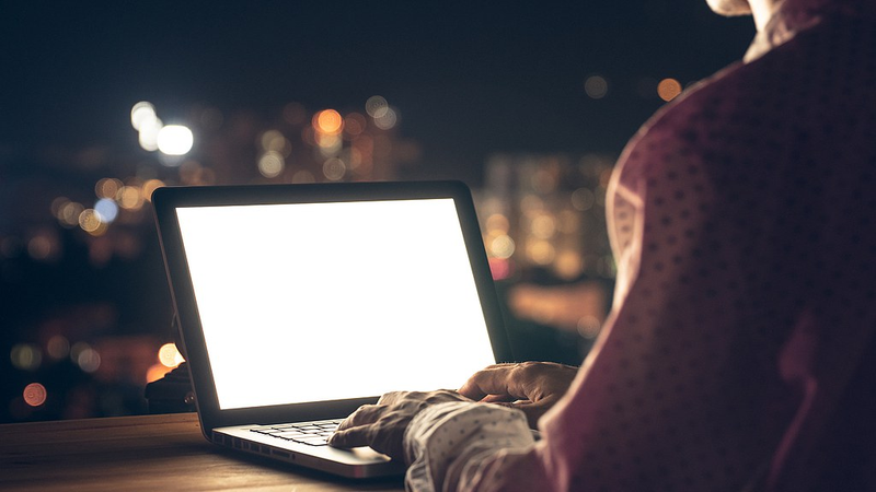 Nighttime_Blue_Light_Linked_to_Depression_Like_Behaviors - Namaste Headlines Nighttime_Blue_Light_Linked_to_Depression_Like_Behaviors