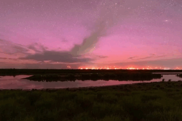 Rare Pink & Purple Aurora Lights Up Heilongjiang Sky Rare_Pink___Purple_Aurora_Lights_Up_Heilongjiang_Sky