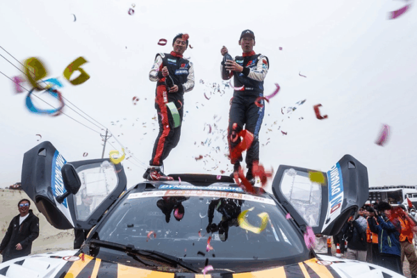 Taklimakan Rally: Global Motorsport Thrills in Xinjiang Taklimakan_Rally__Global_Motorsport_Thrills_in_Xinjiang video poster