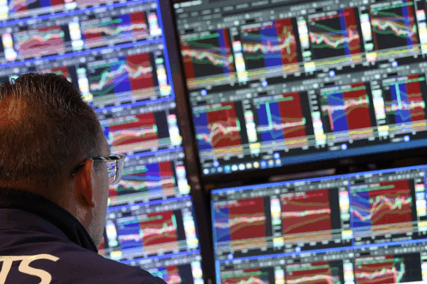 US Stock Futures Dip as Oil Surges Amid Middle East Tensions US_Stock_Futures_Dip_as_Oil_Surges_Amid_Middle_East_Tensions