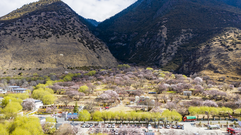 Xi_Jinping_Inspires_Galai_Village_s_Ethnic_Unity