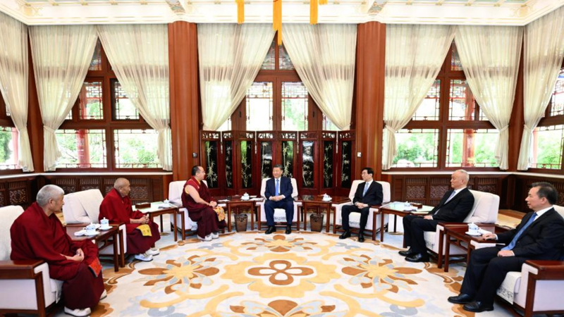 Xi_Meets_Panchen_Rinpoche__A_Call_for_Unity___Harmony_poster - Namaste Headlines Xi_Meets_Panchen_Rinpoche__A_Call_for_Unity___Harmony video poster