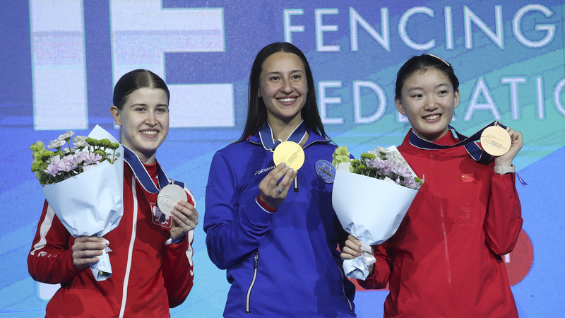 16_Year_Old_Pan_Qimiao_Shines_with_Bronze_at_Fencing_Worlds