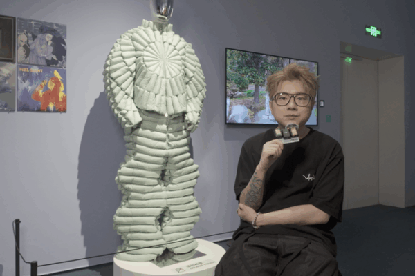 Wang Yitai Shines in Chengdu’s Hip-Hop Scene Wang Yitai Shines in Chengdu’s Hip-Hop Scene video poster