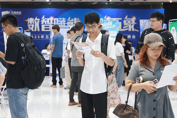 AI Talent Revolution: Transforming Industries on the Chinese mainland AI_Talent_Revolution__Transforming_Industries_on_the_Chinese_mainland