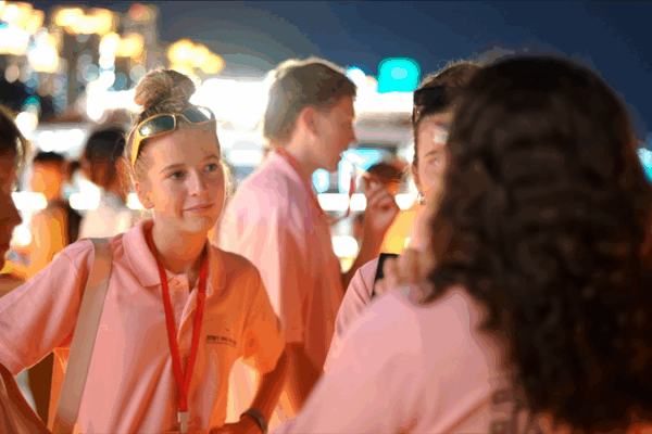 American_Choirs_Light_Up_Fuzhou_Night_Cruise video poster