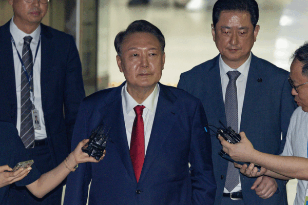 Arrest Warrant Issued for Ex-President Yoon in Martial Law Case Arrest_Warrant_Issued_for_Ex_President_Yoon_in_Martial_Law_Case
