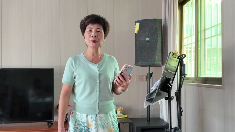 Aunty_Ru_s_Viral_Melody__60_Year_Old_Inspires_Millions_poster - Namaste Headlines Aunty_Ru_s_Viral_Melody__60_Year_Old_Inspires_Millions video poster
