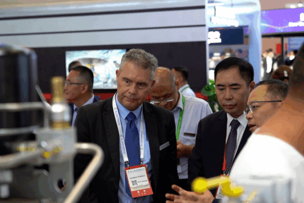Beijing_Rail_Congress_Dazzles_Global_Tech_Trends video poster