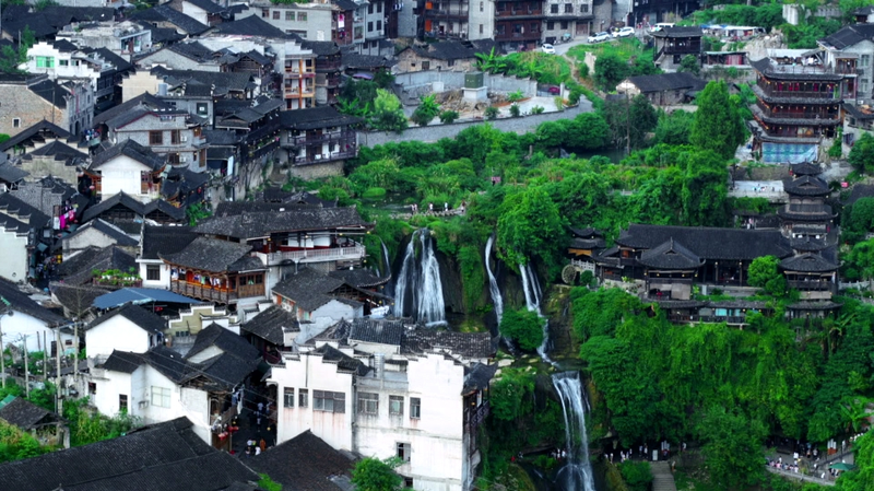 Chill_in_China__Ancient_Town__Hanging_Over__Waterfalls - Namaste Headlines Chill_in_China__Ancient_Town__Hanging_Over__Waterfalls