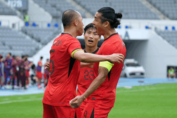 China Edges Out Hong Kong 1-0 at East Asian Cup China_Edges_Out_Hong_Kong_1_0_at_East_Asian_Cup