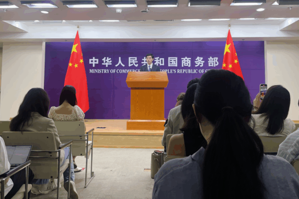 China’s Tax Refund Sales Surge 94.6% in H1: A Digital Shopping Boom China_s_Tax_Refund_Sales_Surge_94_6__in_H1__A_Digital_Shopping_Boom video poster