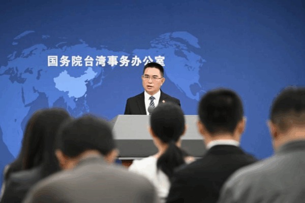 Chinese Mainland Opposes Taiwan Leader’s U.S. Transit Attempt Chinese_Mainland_Opposes_Taiwan_Leader_s_U_S__Transit_Attempt