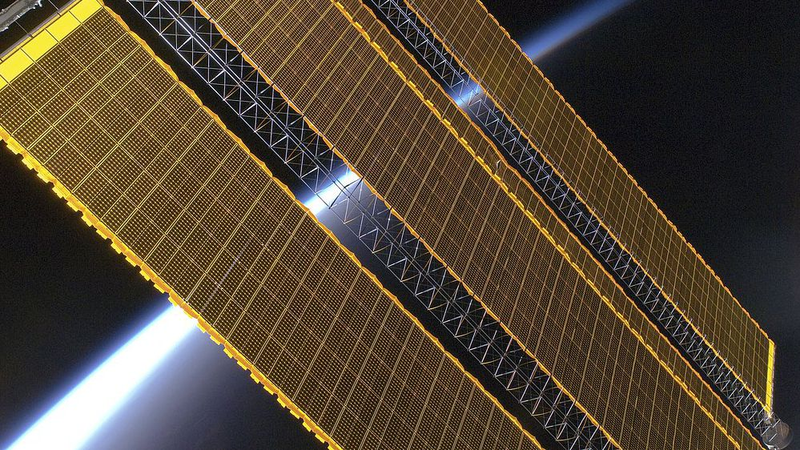Chinese_Space_Firm_Unveils_Rollable_Water_Bottle_Sized_Solar_Panel