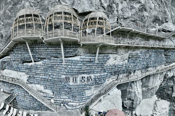 Cliffside Bookstore Transforms Sinkhole into Cultural Retreat Cliffside_Bookstore_Transforms_Sinkhole_into_Cultural_Retreat