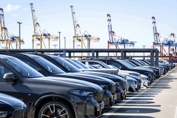 EU Port Transforms Into ‘Giant Car Park’ Amid Trump Tariffs EU_Port_Transforms_Into__Giant_Car_Park__Amid_Trump_Tariffs
