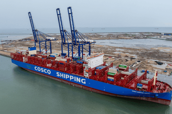 Green Methanol Fuels Diesel Vessel at Hainan Port Green_Methanol_Fuels_Diesel_Vessel_at_Hainan_Port