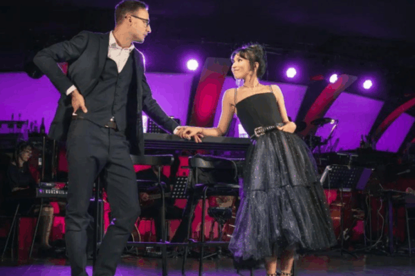 Russian Musical ‘First Date’ Dazzles at Beijing Poly Theater Russian_Musical__First_Date__Dazzles_at_Beijing_Poly_Theater video poster