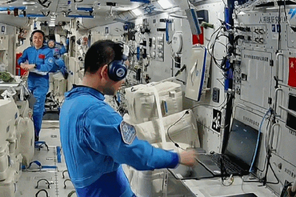 Shenzhou_20_Crew_Delivers_Stellar_Science_in_Space_