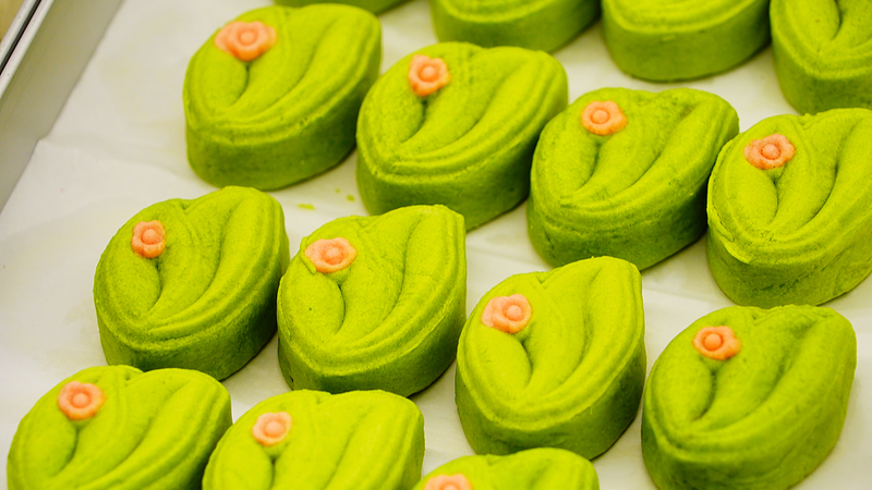 Summer_Treats_at_Beihai_Park__Seasonal_Pastries_Delight