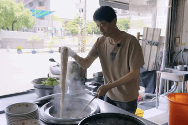 Taiwan Through the Ages: Gangshan Beef Noodles Taiwan_Through_the_Ages__Gangshan_Beef_Noodles video poster